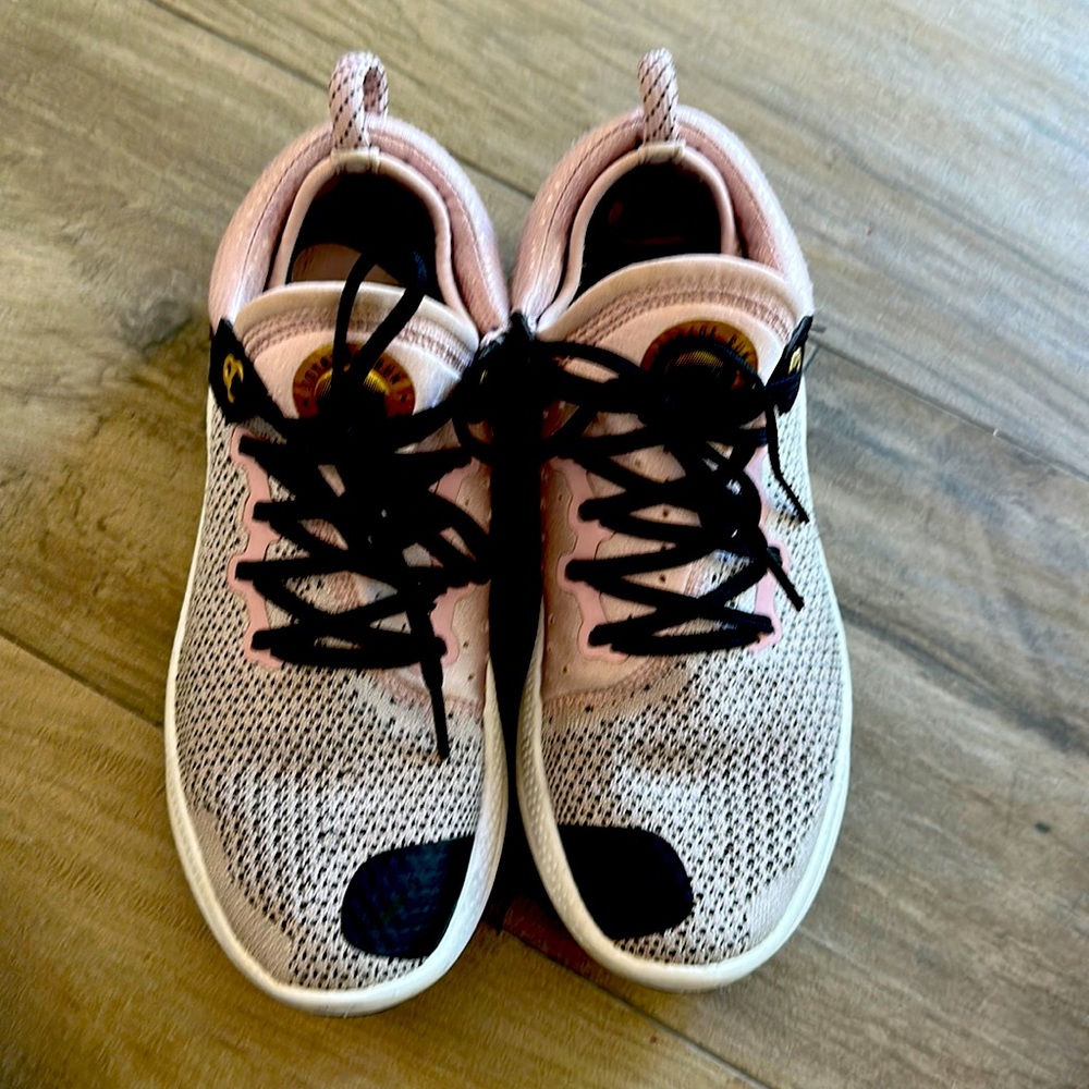 ❤️❤️NIKE JOYRIDE RUN SNEAKER IN SIZE 8!!❤️❤️